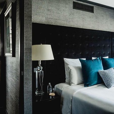 Bolton Hotel Wellington Exterior foto A bedroom at the hotel