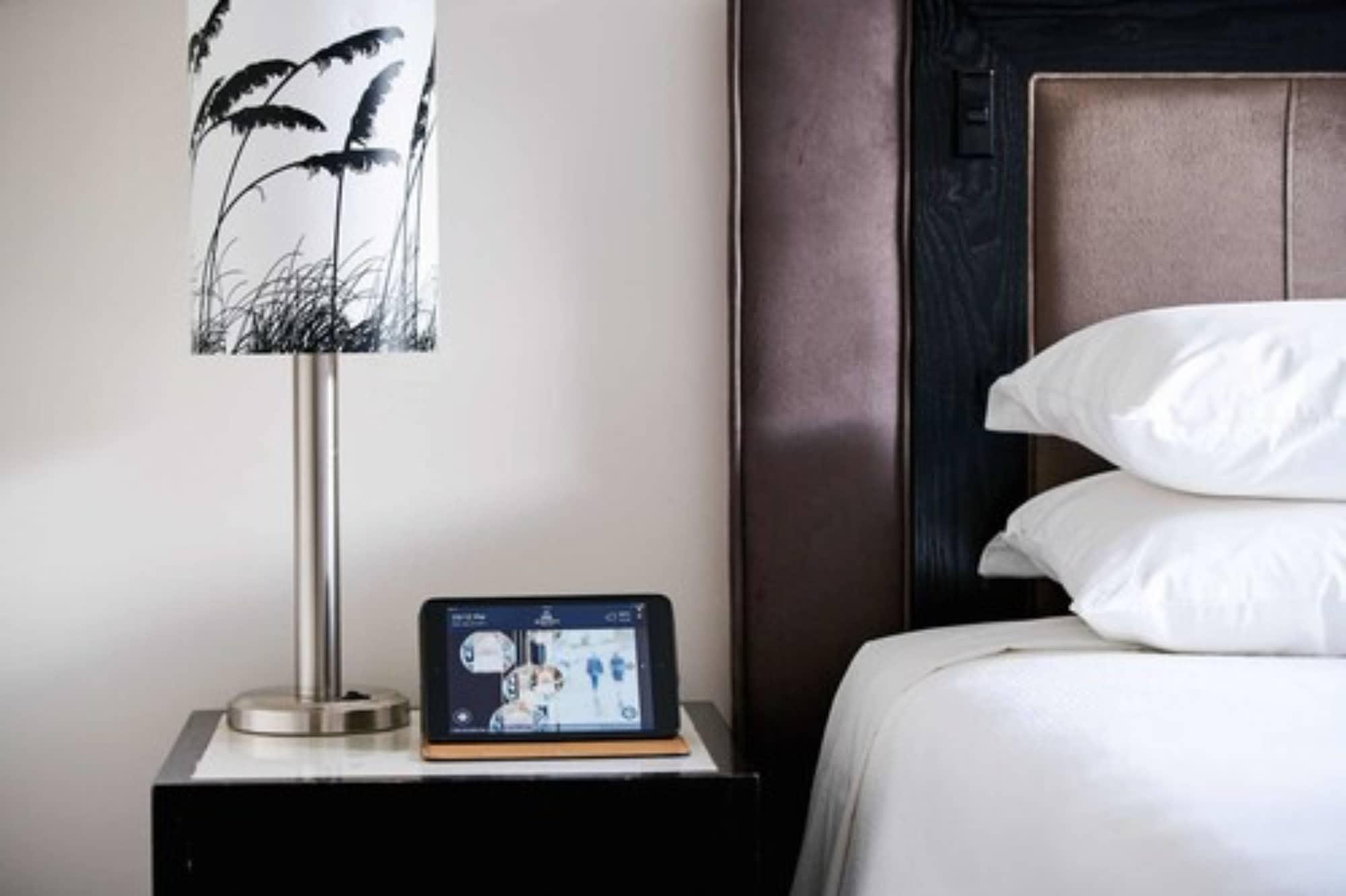 Bolton Hotel Wellington Exterior foto The iPad is used in the rooms of the Mandarin Oriental, Munich