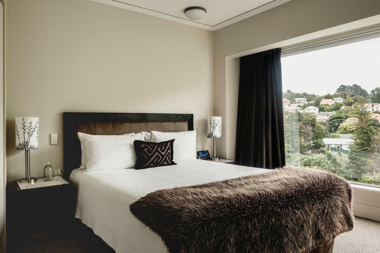 Bolton Hotel Wellington Exterior foto A bedroom at the hotel